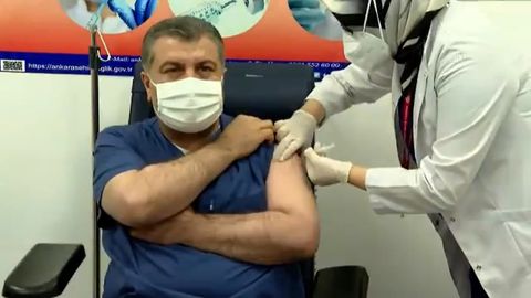 Туркия аҳолисини Хитойнинг Sinovac вакцинаси билан эмлашни бошлади