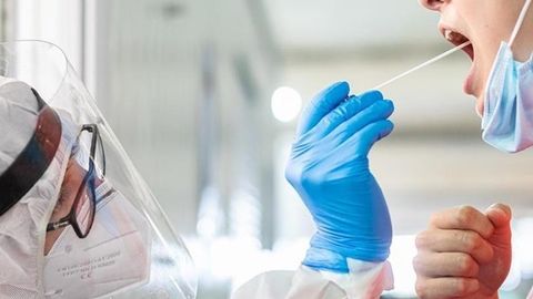 Oq uy koronavirusning “amerikacha” shtammi paydo bo‘lgan bo‘lishi mumkinligini ma’lum qildi