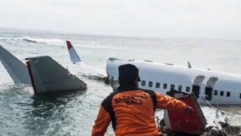 Ekspertlar: Indoneziyadagi samolyot uzoq vaqt parvozsiz turib qolgani uchun halokatga uchragan bo‘lishi mumkin