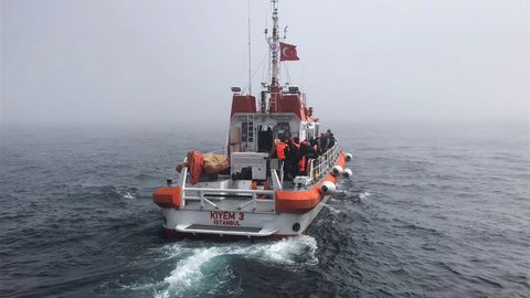 Turkiya sohillari yaqinida Rossiya yuk kemasi cho‘kib ketdi, kamida 2 kishi halok bo‘ldi
