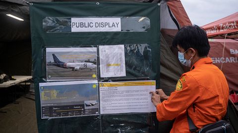WSJ: Индонезиядаги авиаҳалокатга Boeing двигатели билан боғлиқ муаммо сабаб бўлган бўлиши мумкин