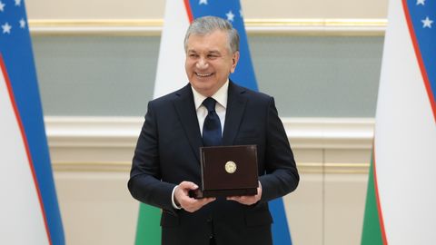 Шавкат Мирзиёев 8 март – Халқаро хотин-қизлар куни муносабати билан бир гуруҳ аёлларни мукофотлади