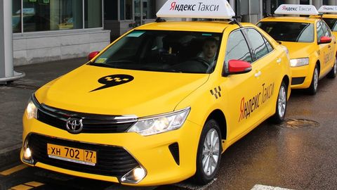 Москвада фуқаролиги бўлмаган такси ҳайдовчилари ва курьерларнинг бепул эмланишига рухсат берилиши мумкин