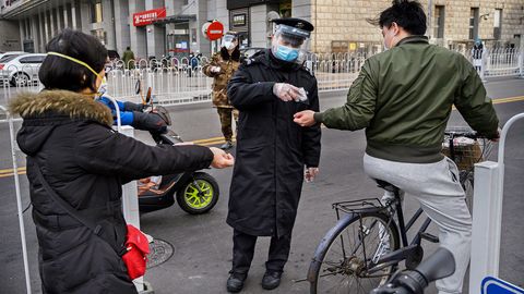 Хитой ташқи ишлар вазири коронавирус келиб чиқиши бўйича янги тахминни маълум қилди