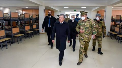 Shavkat Mirziyoyev ta’tildan qaytdi. Prezident 11-yanvar kuni Jizzaxdagi harbiy qismga tashrif buyurdi