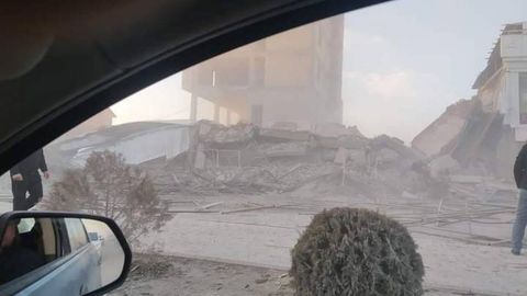 Ochilboy Ramatov boshchiligidagi hukumat komissiyasi Jizzaxdagi bino qulashi sabablarini o‘rganadi