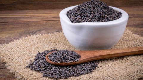 Qora sedananing foydali va shifobaxsh xususiyatlari: Uni qanday iste’mol qilish kerak?