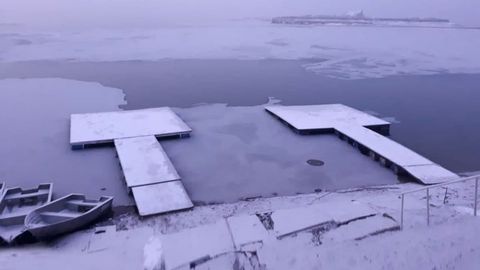 “Tashmore”ning yuzasi muzlab qoldi (video)