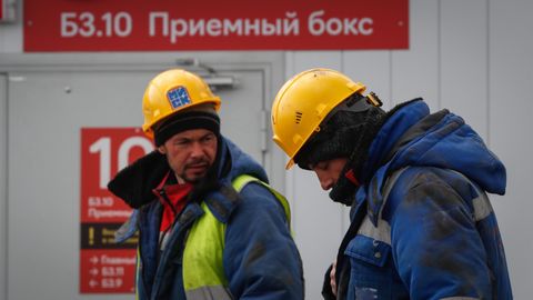 Путин Россия қурилиш ишларига меҳнат мигрантларини жалб қилишни соддалаштиришга кўрсатма берди