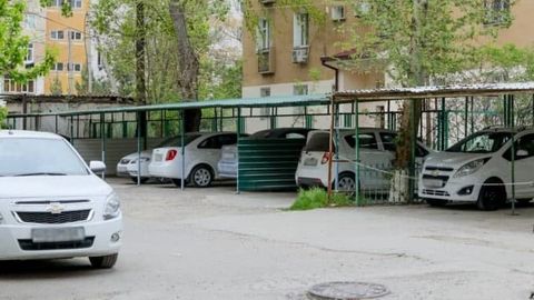 Тошкентда ҳайдовчилар ўртасида автотранспорт воситаларининг тўхташ жойлари тўғрисида сўровнома ўтказилмоқда