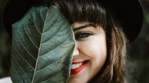 Tishlarni tozalashda cho‘tka o‘rnini bosuvchi 4 samarali mahsulot