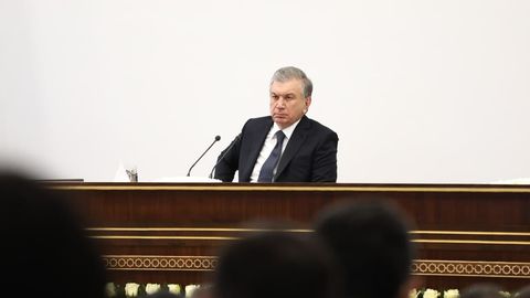 “Kamroq gapiring. Balandparvoz gaplar menga yoqmaydi” — Shavkat Mirziyoyev