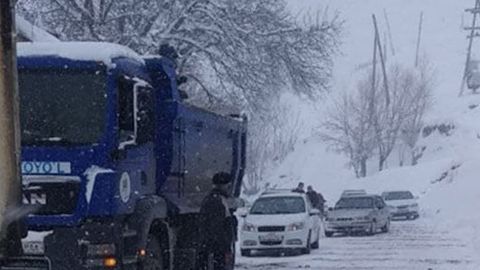 Самарқанд ва Қашқадарёни боғловчи Тахтақорача довонида автомобиллар ҳаракати тикланди