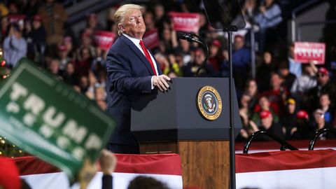 АҚШ Конгрессида Трампга нисбатан ортиқча муҳокамасиз импичмент эълон қилиш таклиф этилди