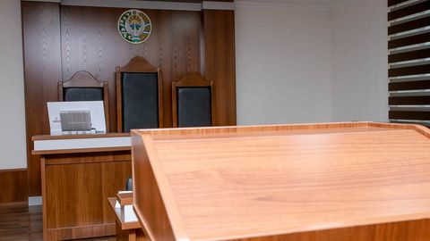 Самарқандда беморларга қуйилган қон учун пул олган шифокор судланса-да, жазодан қутулиб қолди