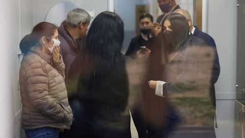 Саида Мирзиёева поезд уриб кетиши оқибатида жонлантириш бўлимида ётган 14 ёшли қизнинг ҳолидан хабар олди