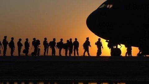 АҚШ Афғонистондан қўшинларини олиб чиқиб кетишга шошилмоқчи эмас