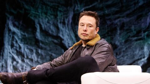 Илон Маск 15 миллиард доллар бойлигини йўқотди ва дунёнинг энг бой одами мақомидан айрилди