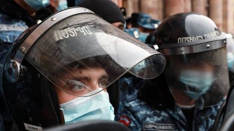 Арманистон пойтахтида одамлар намойишга чиқди, улар бош вазир Пашиняннинг истеъфосини талаб қилмоқда