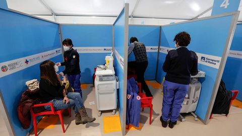 OAV: Dunyo aholisining har 50 nafardan biri koronavirusga qarshi emlandi