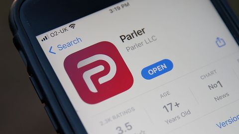 Parler ijtimoiy tarmog‘i rahbari ishdan bo‘shatildi. Tarmoq Tramp tarafdorlari orasida ommalashgani uchun Apple, Google va Amazon tomonidan bloklangan edi