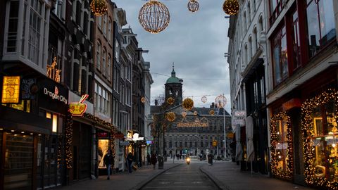 Niderlandiyada COVID-19 tufayli o‘tkazilgan norozilik namoyishlaridan keyin komendantlik soati uzaytirildi