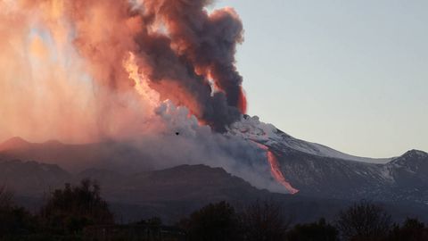 Sitsiliyada Etna vulqoni uyg‘ondi (video)