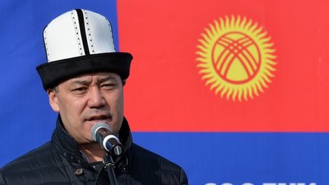 Qirg‘iziston prezidenti mamlakatda rus tili maqomining o‘zgartirilishiga qarshi chiqdi