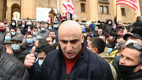 Gruziyada muxolifatchi partiya rahbari Nika Meliya hibsga olindi. Maxsus kuchlar u bir haftadan buyon yashirinib o‘tirgan ofisga bostirib kirdi