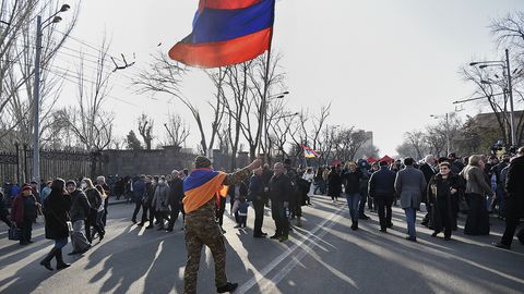 Арманистон Мудофаа вазирлиги армия сиёсатдан ташқарида эканини маълум қилди