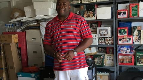 Amerikalik erkak sevgan qizining uzugini o‘g‘irlab, uning yordamida boshqa bir qizning qo‘lini so‘radi