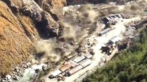 Hindistonda muzlik ko‘chishidan so‘ng boshlangan suv toshqini tufayli 150 ga yaqin kishi bedarak yo‘qoldi