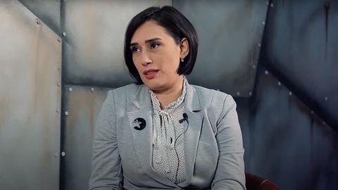 “Lotin alifbosiga o‘tishga siyosiy motivlar sabab bo‘lgan” — adliya vaziri maslahatchisi Shahnoza Soatova