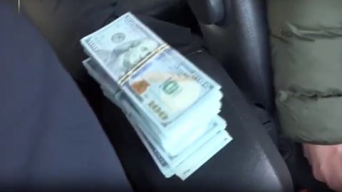 Паркентда беш гектар ерни 1 млн долларга сотмоқчи бўлган шахс ушланди