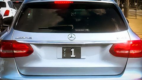 Австралияда 80 йиллик тарихга эга «чиройли» авторақам қарийб 2 млн долларга сотилди