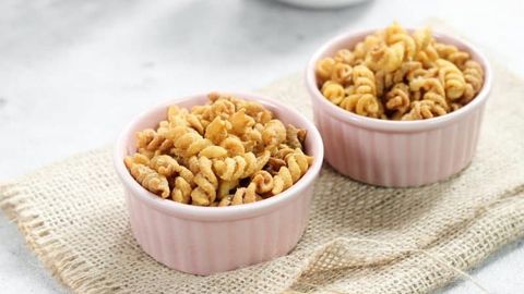 15 daqiqa ichida makarondan chipslar tayyorlaymiz
