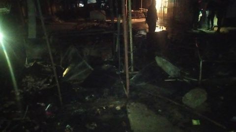 Gulistondagi “Eski bozor” hududida joylashgan qassobxonada yong‘in chiqdi (video)