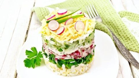 Rediska, pishloq va tuxumdan bahoriy salat tayyorlaymiz