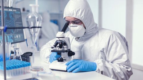 АҚШ ЖССТ экспертларининг коронавирус табиий шароитда юзага келгани ҳақидаги тахминига ишонмаяпти