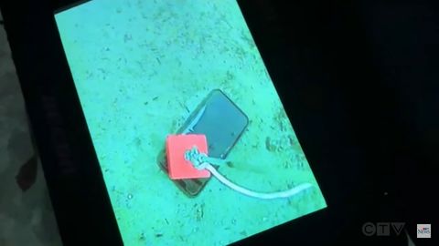 iPhone 11 Pro bir oy davomida ko‘l ostida yotdi. Unga nima bo‘ldi?