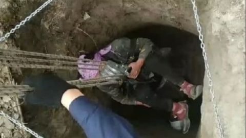 Samarqandda hovlisidagi chuqurga tushib ketgan ayol qutqarildi
