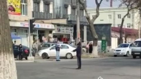 Toshkentning Do‘mbirobod dahasidagi chorrahada yuzaga kelgan tirbandlikni bartaraf etgan 11 yoshli bola voqea qanday bo‘lganini so‘zlab berdi