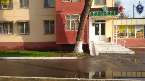 Toshkentdagi dorixonada janjal chiqarib, sotuvchining telefonini olib qochgan shaxs ushlandi