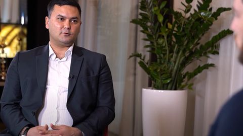 «Туман ҳокимларининг ойлиги 5-6 млн атрофида» — Сергели ҳокими Элбек Шукуров