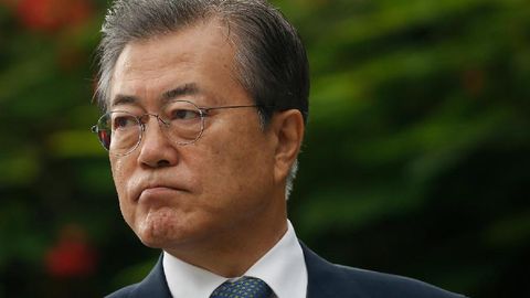 Жанубий Корея раҳбари давлат ташкилоти ходимлари билан боғлиқ коррупция можароси учун узр сўради