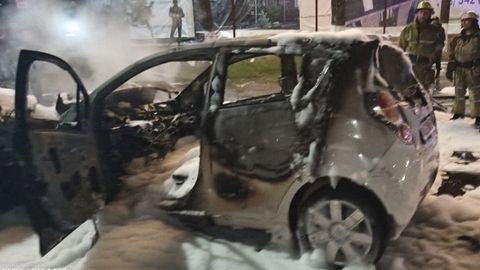 Toshkentda bir-biri bilan to‘qnashgan Nexia va Spark yonib ketdi