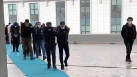 Anqarada ayollarni qo‘rqitib, fohishalik qilishga majburlab kelgan jinoiy guruh qo‘lga olindi (foto)