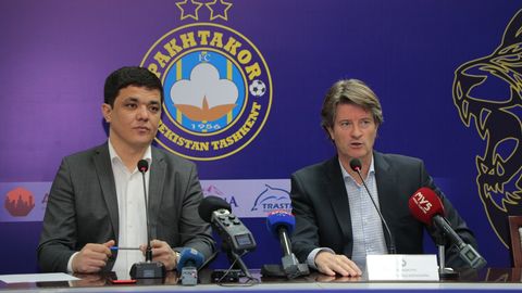 “Yangi Kroyf”, 4 muhim vazifa va hujumdagi yo‘qotishlar. “Paxtakor” yangi bosh murabbiyi Piter Hyuistra ishtirokida matbuot anjumani o‘tkazildi