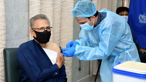 Туркияда яна комендантлик соати жорий қилинди, Покистон президенти вакцинанинг биринчи дозасидан кейин COVID-19’га чалинди, Исроилда янги штамм аниқланди. Коронахабарлар