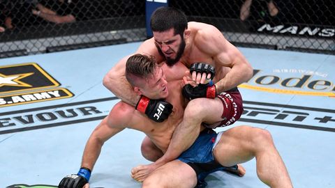 Ислом Махачев Дрю Доберни муддатидан аввал таслим этиб, UFC’даги кетма-кет 7-ғалабасига эришди